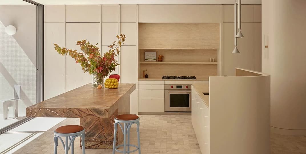 What are the latest trends in outdoor living spaces for 2025?