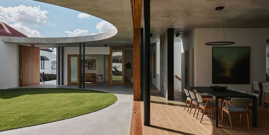 What are the latest trends in outdoor living spaces for 2025?